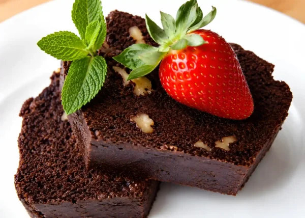 Postre de algarroba con nueces y fresa
